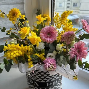 Цветы в шляпных коробках