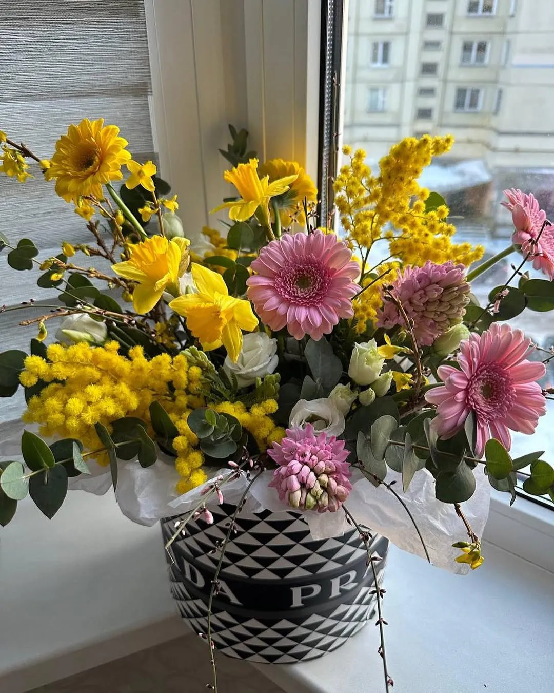 Цветы в шляпных коробках